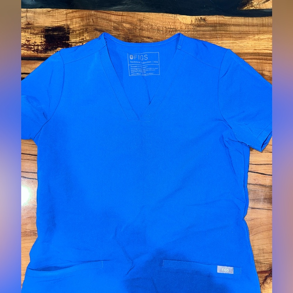 Figs scrub top